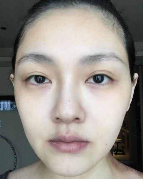 刘嘉玲晒素颜自拍超大胆,林志玲依旧精致大S角度很是真实可爱!