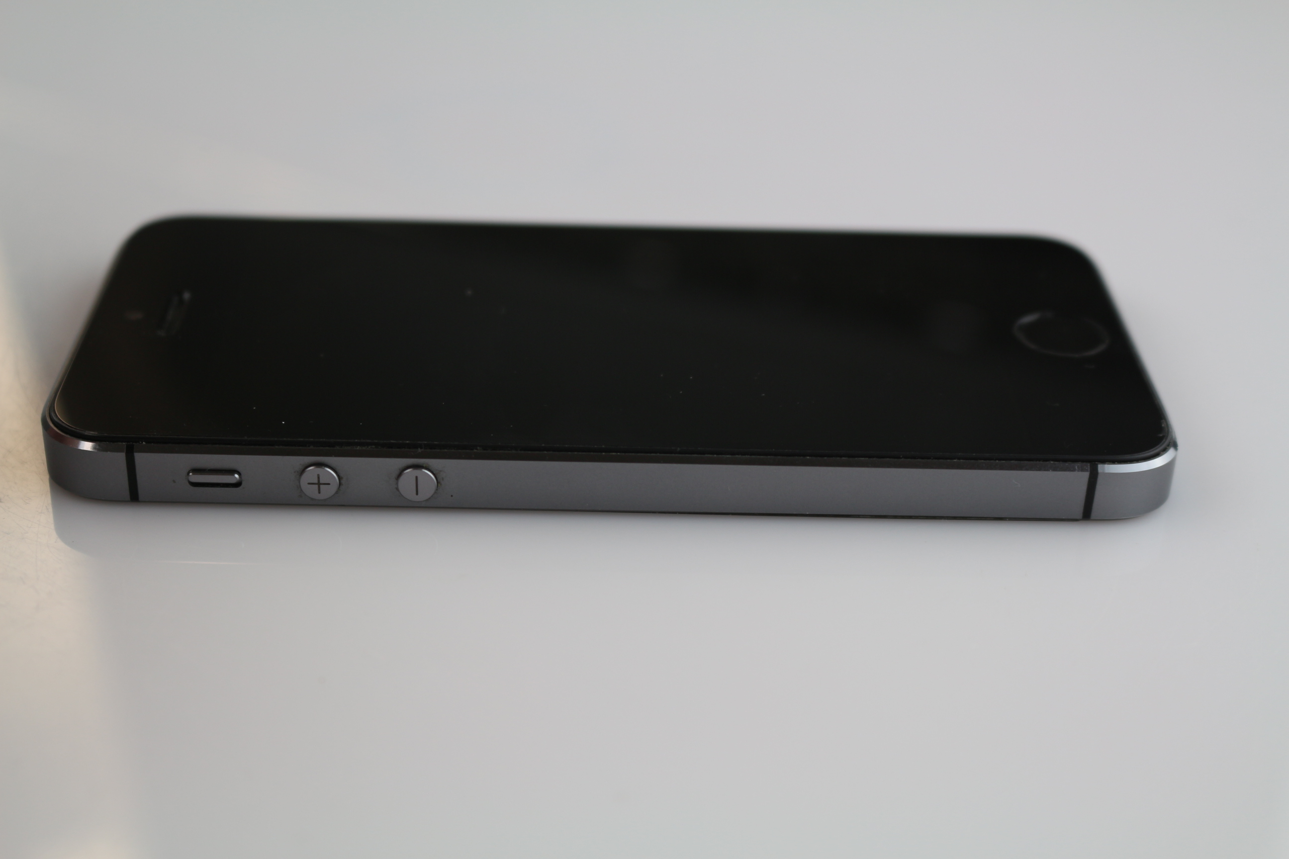 苹果【iphone 5s 黑色 16 g a1533 国行8成新 所见即所得