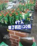 4男子一顿狂炫120瓶啤酒 店主回应：走着出去的