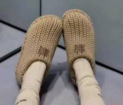 MiuMiu万元女鞋被吐槽像“鸡婆鞋” 客服回应了