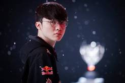 Faker太傲慢打比赛还睡觉?本人回应：是在冥想