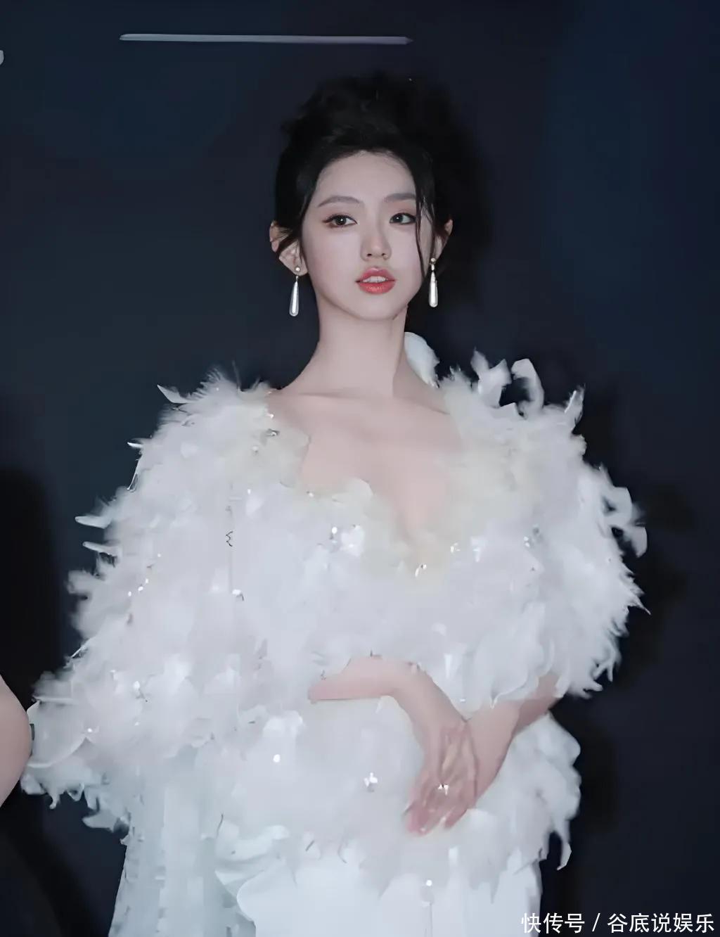 李柯以:00后短剧“反差女王”的破圈之路 - 360娱乐,你开心就好