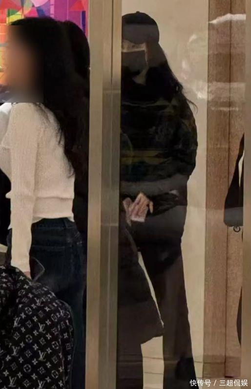 刘亦菲杭州逛街被偶遇,探班朱珠剧组,与友人相聚为其庆生!