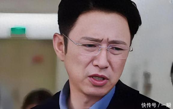 王一楠上戏监考 素颜状态土气显老脖子前倾仪态差 毕业时间还说错