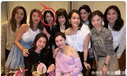 郭晶晶佩戴翡翠綠蛋項鏈，貴婦圈熱議，氣質(zhì)與珠寶相得益彰