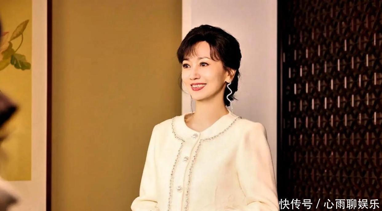 港媒爆料！71岁赵雅芝拼命养家，三子被指“啃老族”？