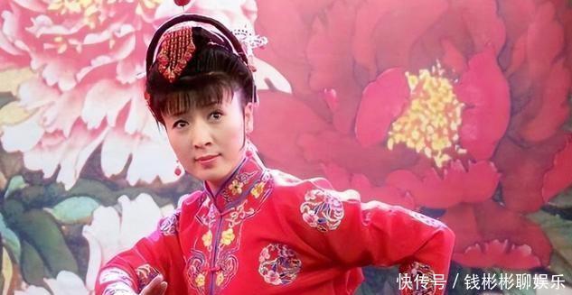 甩了富商嫁1米8的硬漢！閆學晶的清醒，直播賣酸菜贏麻了