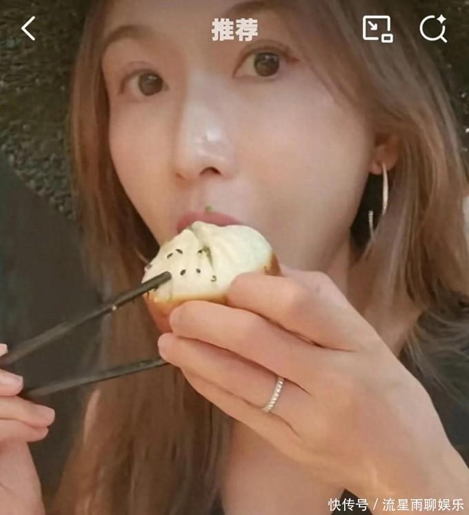林志玲吃一个生煎包吃了11口，边吃边撒娇，汤汁溅了满手惹争议