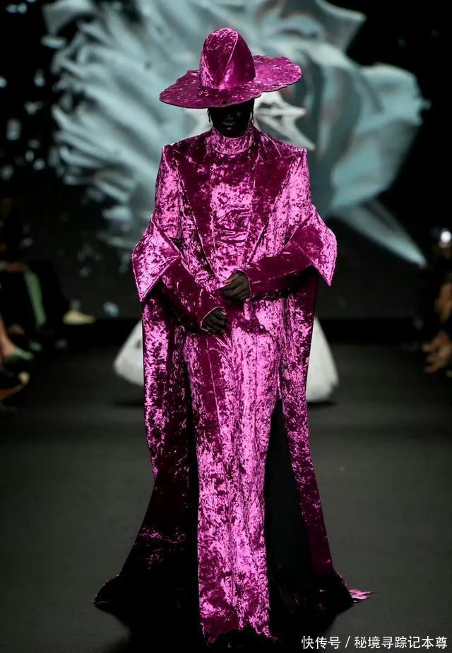 那英澳门演唱会座无虚席 大合唱泪洒舞台 肖战送花篮祝贺(图8) 那英澳门演唱会座无虚席 大合唱泪洒舞台 肖战送花篮祝贺(图8)