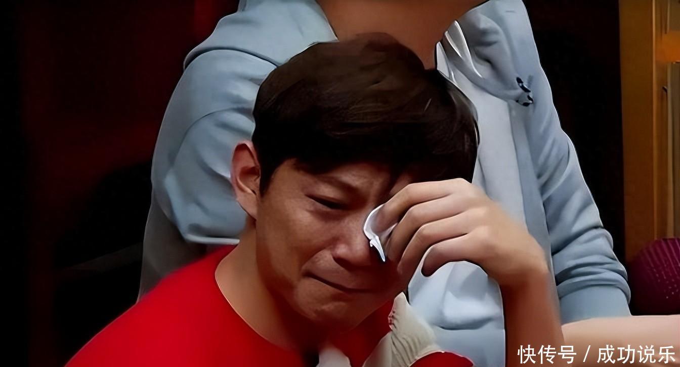 官媒怒批、保姆举报，节目停播2年后，51岁无妻无子何炅现状如何