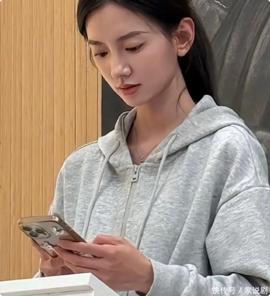 张婉莹 