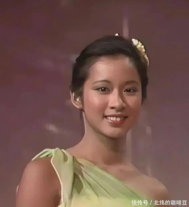 娶回了家,朱玲玲也成了第一个嫁入豪门的港姐,当时不知道羡煞多少人。