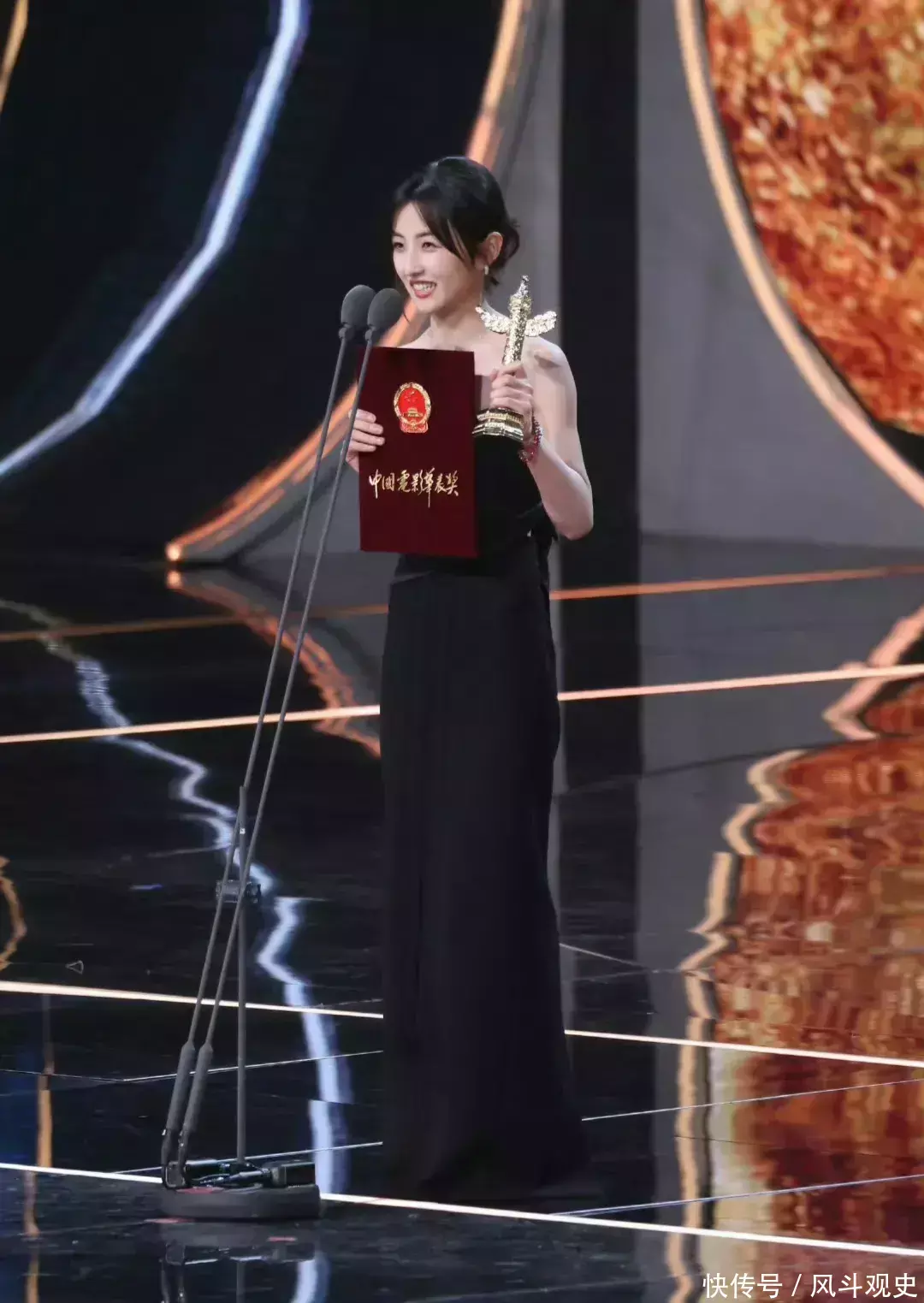 攻克内地电影三大奖的两位00： 张子枫 华表奖 李庚希 金鸡奖 - 360娱乐，你开心就好