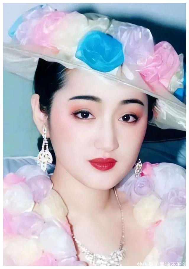 杨钰莹：与毛宁金童玉女，被赖文峰伤害至深，51岁仍旧未婚