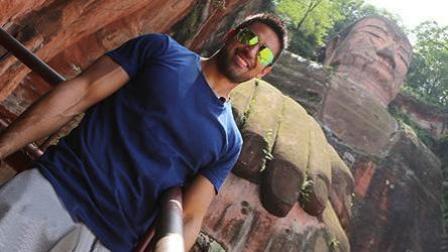 听完老外与中国网红的对话 作为傲娇国人一定要去膜拜乐山大佛