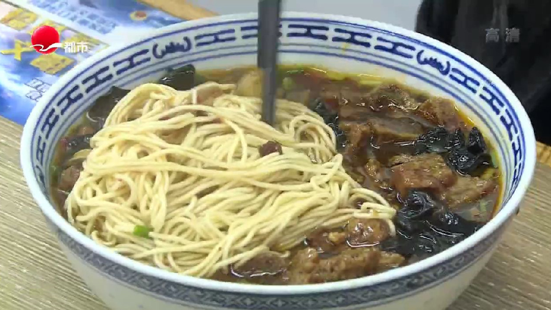 飞虹路火爆面馆 招牌浇头辣肉烤麸
