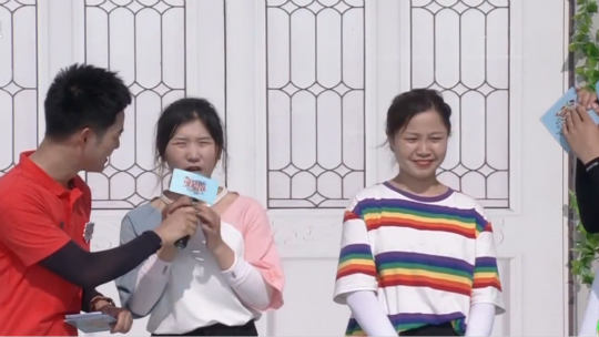 男生女生向前冲 第十一季 女孩现场唱歌 闯关却落水