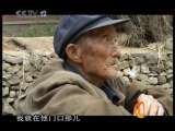 道德观察 睡在草垛的父母