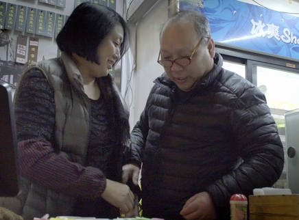 二更视频 夫妻轮流值班经营24小时豆浆店