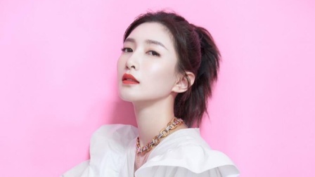 体育show 江疏影坚持健身多年 身材性感撩人