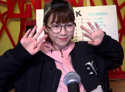 818超女聊天室 周吉芳直播间演唱《Try》小练嗓