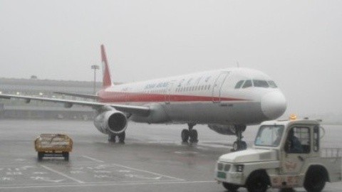 财经夜行线 上海今天遭遇航空红色预警