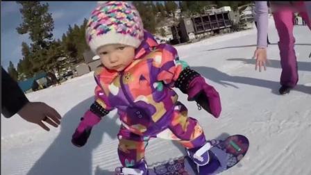 猪头传媒 2017 12月 1岁女婴第一次滑雪堪比职业选手
