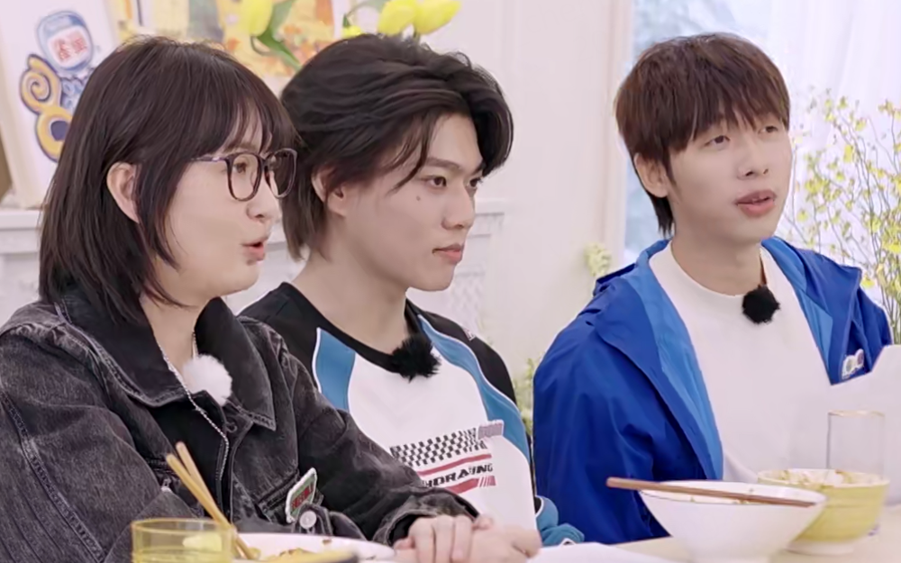 某幻君“贤惠”做家务，王瀚哲社牛搭讪路人