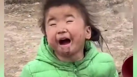 @所有人 5岁女孩下地脸上沾满稻草灰，眼睛却笑成了“括弧号”