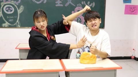 美女家务事 小晴一直听到呼救的声音，没想竟是粘土在求救，到底怎么回事？