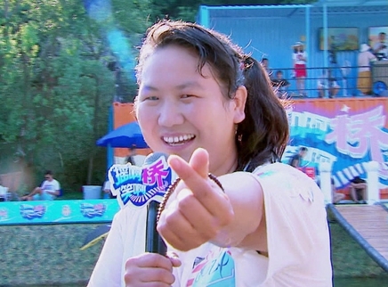 摇啊笑啊桥 小胖妹唱神曲比心表白杜海涛