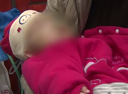 治疗七个月后600克宝宝出院了