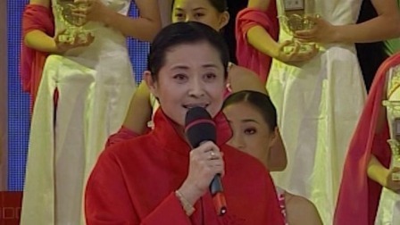 央视2003春晚 现场活动《国土汇聚》，春晚收到34箱泥土
