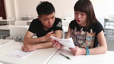 学校里的疯子 《学校里的疯子2》第二集 蚊子怕伸舌头的怪物
