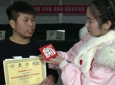 娱乐急先锋 株洲学生展示记忆绝活
