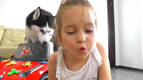 苏菲亚玩转指尖陀螺