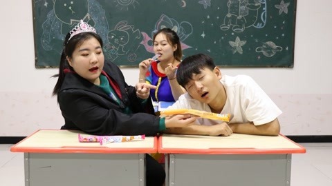 冬冬感冒想吃碎冰冰，小晴用加入“睡眠粉”的粘土套路他，真机智