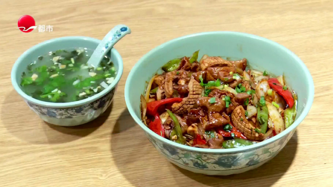 人气美食 虹口热榜腰花大肠拌面 八种香料熬葱油