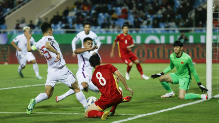中国男足冲击2022世界杯 朱艺：说再多对不起都没有用了 必须有人负责任