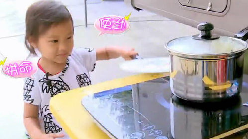 第10期：甜馨为妈妈做爱心雪梨汤