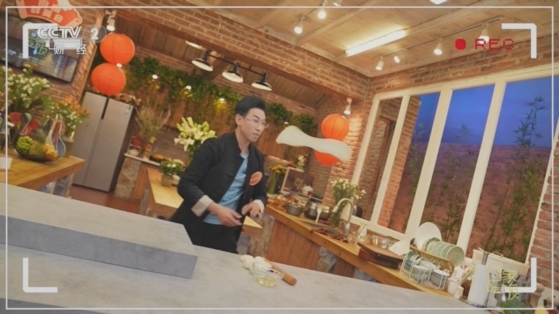 回家，吃饭 《回家吃饭》 20250501 厨房群英会 劳动最光荣（二） 一抓就准一飞冲天 指尖绝技 成就美味