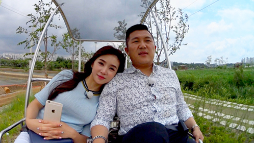 我们结婚了 曹曹夫妇轨道自行车约会