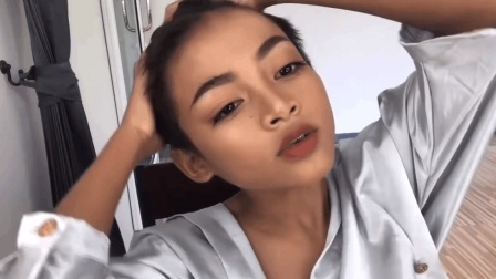 泰国12岁男孩精通女妆, 给家里买了房子