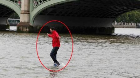 聊斋怪谈 这名男子悬浮在水面行走  网友：轻功水上漂？