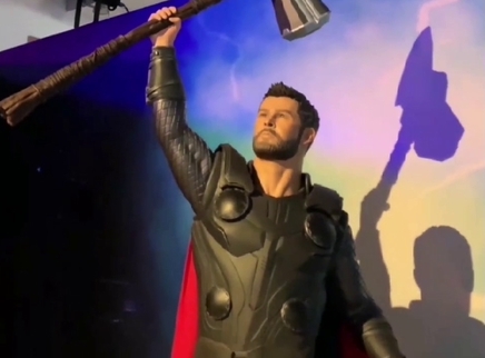 漫威小团长打卡青春芒果节！