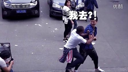 小罗恶搞 2017 广州街头恶搞黑人被揍 01