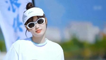 林小宅感悟弥勒建筑之美，陆思恒上演“水上历险记”