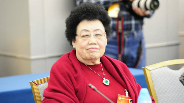 鲁豫有约 陈丽华·用紫檀复刻家国记忆
