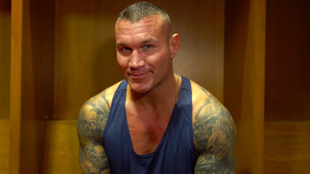 WWE在中国 WWE毒蛇兰迪奥顿 向中国粉丝拜年 还附赠一个媚眼