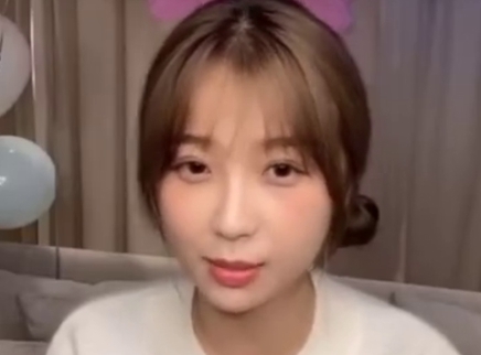 虞书欣生日直播甜美出镜